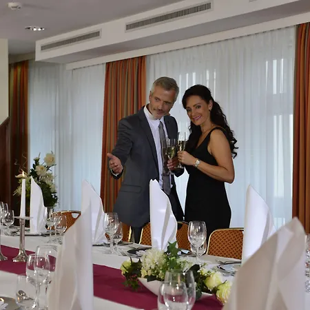 Ringhotel Weisser Hirsch 4*